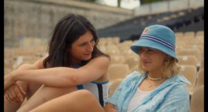 Louise Malek Instagram - « Hélène et les filles » de Claire Bonnefoy c’est un 10/10 et je dis pas ça parce qu’il y a @margthiam @almarechtman et @saaphyra 

⛱️⛱️⛱️

@capricci.cinema