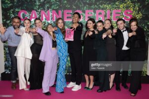 Louise Malek Instagram - Il faisait pas beau, donc on s’est dit que ce serait nous les soleils😎

Merci @konbini 🥲❤️
Merci @canneseries @palaisdesfestivals 

👘 @agnesb_officiel ❤️