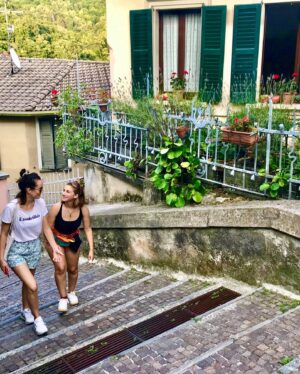 Louise Malek Instagram - Souplesse et burrata