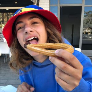 Louise Malek Instagram - Churros tintos pizzos tapos et tutti quantos