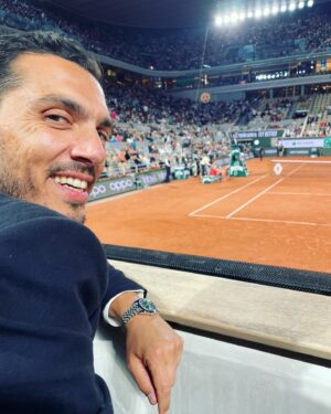 Louise Monot Instagram - Merci @Rolex pour cette soirée de rêve @rolandgarros 🙏🏻✨🎾 
Night Session Sabalenka/Stephens