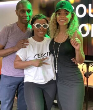 Louisy Joseph Instagram - C’était hier dans @couleurstropicales avec @claudysiar @sessimeofficiel @djaniialfa Voilà ce que j’attendais Une réalité Afro Caribbean dans laquelle La jeunesse Guinéenne la jeunesse Béninoise La jeunesse Caribéenne Martiniquaise et Guadeloupéenne existent échangent partagent aiment #musicislife #musicisuniversal #musicisunity  May god Bless us 💚💛❤️ @djaniialfa #jesuisbéni #africanmusic #caribbeanmusic @rfi_musique @rfi @gwatinik @beautifulsoul #loveistheanswer #faya #caribbeanwoman ☀️☀️☀️👊🏽✊🏽🙏🏽🙌🏽
