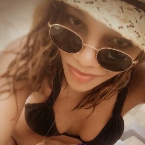 Louisy Joseph Instagram - Madinina mi querida !!! #music #carribeangirl #carribeanfeeling #grateful @lilisbeachbar Beach today #carnaval ✊🏽👊🏽🙏🏽✌🏽👌🏽☀️☀️☀️☀️☀️☀️☀️#peacebazotetoute