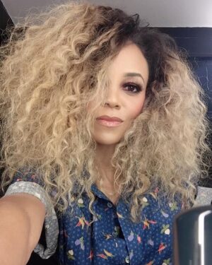 Louisy Joseph Instagram - 🎶🎶Qu’importe le temps le chemin je reviendrai to yuh , De l’eau qui coulera sous les ponts i will be back to yuh 🎶🎶 💚💛❤️#loveisalwaystheanswer #lovefrom #caribbeanwoman 😂is #faya 🔥🔥🔥🔥 so #letthefayaburn @gwatinik #soldiers #soldatforeva ✊🏽 @olyion_gwatinik The Lion 🙏🏽✊🏽Séance photo : @xavrev @makeupbyabel @alexrotin.andco @sylvielook.en.scene @instadjame @urbanskincreations merci 🙏🏽🙏🏽🙏🏽 @guss_gtk_prod ✊🏽🙌🏽🙏🏽 The ☝🏽#onekingofkings  @cyriellecospar  attachée de presse 📞💻 👩🏽‍💻✊🏽🙌🏽☝🏽 parce qu’on ne dit jamais assez merci À sa Team !! Merci à vous à tous ceux qui sont présent autour de moi 🙌🏽🙏🏽✊🏽