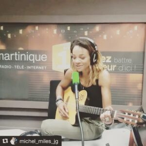 Louisy Joseph Instagram - Live @martinique1ere_officiel @martinique_1ere_communication #Musiclive #carribeanway #carribeanfeeling #carribeangirl #madinina #louisyjojo #peacefully #peacebazotetoute @kevintoris le live #kouleurkannel  @kannelgradel  #peace #martinique1ere ❤️😘👊🏽✌🏽✊🏽👌🏽🙏🏽😜✊🏽✊🏽#thesunofMada #louisyjojo #soldateveryday