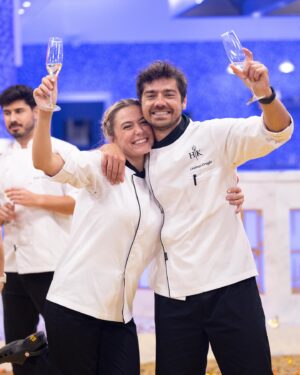 Lourenço Ortigão Instagram - Decidi fazer este Post apenas hoje porque, apesar de saber que as notícias se espalham rápido, não quis ser spoiler para muitas pessoas que sei que voltam atrás durante a semana para ver o programa! Chegou finalmente o final do Hells Kitchen Famosos e não podia estar mais FELIZ por esta vitória!! Verdade seja dita, havia 6 possíveis vencedores e qualquer um de nós merecia ganhar este programa. Tive a sorte de ser eu mas como disse a minha @martiinha.ferreira ganhamos todos.
OBRIGADO antes de mais ao @daniel__oliveira , á @sicoficial ao Chef @ljubostanisic pelo convite, ao grupo magnífico que fez parte deste programa, a toda a equipa técnica e produção, aos chefs Maldonado e Rafael que nos ensinaram e ajudaram MUUUUITO, e a vocês que assistiram ao programa e me enviaram milhares de mensagens de apoio. Estou muito, muito feliz!
VAMOOOOOS 🎉🎉🎉