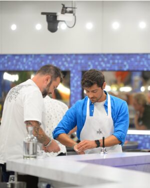 Lourenço Ortigão Instagram - Hoje às 22:15 estreia na @sicoficial o programa Hell’s Kitchen, e confesso que espero por este momento há algum tempo. Sou suspeito para falar mas o que vivemos foi tão mas tão intenso que o programa só pode estar incrível. Até já!! 🔥🔥