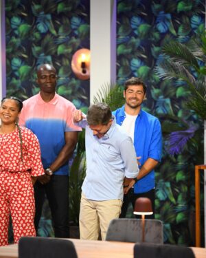 Lourenço Ortigão Instagram - Hoje é a grande final do Hell’s Kitchen Famosos, que dia! Aqui vai um apanhado dos 9 episódios que me levaram até este dia. Já andei pela equipa vermelha, azul e agora preta! Quem será que vai ganhar?! Seja quem for, já ganhámos todos! Tudo sintonizado esta noite na @sicoficial?!
#hellskitchen