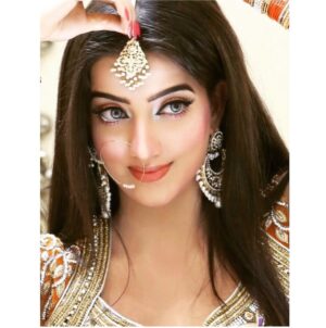 Loveleen Kaur Sasan Instagram - Aankhein unchi hui toh dua ban gayi, aankhein jhuk kar uthin toh Adaa ban gayi!💕✨💫 Hair/Makeup: @kashees_official #kashif👌
