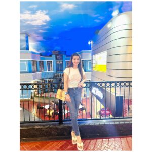 Loveleen Kaur Sasan Instagram - A grateful heart is a magnet for miracles✨