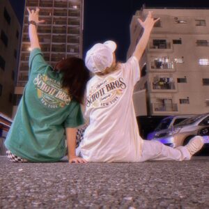 Lozareena Instagram - #青春フォエバー 

このTシャツ一緒に買ったけど、会う時被ったこと1度も無かったけど、ついにLINEで無言圧かけられたから着ていったw