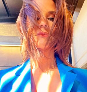 Lu Parker Instagram - Peek-a-boo…🫣

Today I took a stroll around our @ktla5news @netflix lot on my break from news anchoring. It’s rare for me to step out because like all of us, I am often focused on getting stuff done. 

I have to admit. The 20 minute stroll, in my anchor outfit & sneakers was really refreshing. The sun on my face and movement gave me some extra energy. 

We have about 10 days before daylight saving time expires. Get out there y’all and enjoy the light. 💫

#stroll #selfcare #kindnessmatters #ktla #netflix #hollywood #getoutside #peekaboo #newsanchor #almostfriday #move #happygirl #wellness #addias #bekind #joy #freshair #daylight