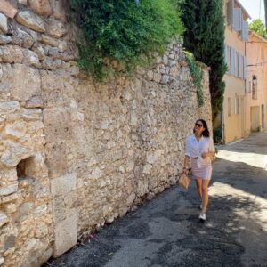 Lu Parker Instagram - “Don’t stare at the closed door too long…you’ll miss the window opening” 

I love this quote & it’s so relevant while in France seeing many beautiful unique doors & windows in these small towns. I often wonder who lives behind the door and what they dream of when they look out their windows. 

What do you dream of? 💕

#provence #travel #windows #kitty #doors #france #explore #joy #universe #history #womenwhotravel #getaway #dream #love #life