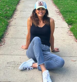 Lu Parker Instagram - Hey!! 💜
I’ve been away from instagram & work for a minute. I had a chance to take some time to reflect & relax.

Getting off the “treadmill” of life has given me even more insight into the importance of slowing down, sitting still & spending time with good people. 

I also watched the show #thebear on @hulu and was blown away with how much it spoke to me. The writing & character development are both extraordinary. The name of the restaurant is The Bear, hence the bear on my hat @goorinbros 🐻 
Thanks Chef!!! 😉

Here’s to a peaceful and productive week for all of us. 

See you on air tomorrow @ktla5news 11a 12p 1p & 3p

#reflect #thebear #timeaway #lifeisbeautiful #goals #respect #gotsick #kindness #bekind #thankschef #bear #goorinbros #ktla #getquiet #truckercap