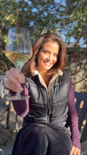 Lu Parker Instagram - Playing around with my brother’s new phone camera…Doesn’t hurt to be in the mountains with wine, sunshine & family. 

Happy Holidays everyone! 
Stay safe & love hard. ❤️
Miss u chef. 

#mountains #family #wine #cleanair #southern #holidays #happy #lovehard #kindnesswins