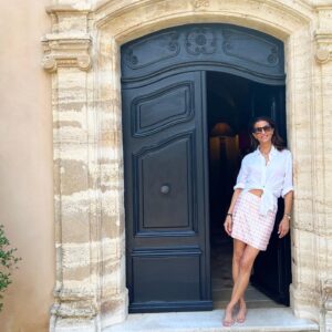 Lu Parker Instagram - “Don’t stare at the closed door too long…you’ll miss the window opening” 

I love this quote & it’s so relevant while in France seeing many beautiful unique doors & windows in these small towns. I often wonder who lives behind the door and what they dream of when they look out their windows. 

What do you dream of? 💕

#provence #travel #windows #kitty #doors #france #explore #joy #universe #history #womenwhotravel #getaway #dream #love #life