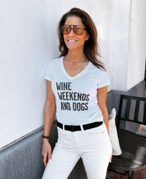 Lu Parker Instagram - Today was a tough day at work…
☹️
I am deciding to focus on three of my favorite things…

🍷 Wine
☀️ Weekends
🐕 Dogs

What about you? 

Thanks to @kaceymontoya for my @fixnfidos t-shirt! Kacey works extremely hard on behalf of homeless dogs & families who need financial assistance with their pets!! Check out her 501c3. Also, if you are a golfer, plan to play in her charity tournament 
October 23rd…⛳️

#womensupportingwomen #womensrights #bekind #kindnesswins #dogs #weekends #wine #luparker #kaceymontoya #fixnfidos #dogrescue #cordstyles #tshirts #fridayvibes #brunette #chillin #hottemps #mydayinla 
#smile 😎