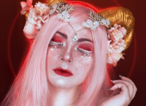 Lua Morales Instagram - Mais autorretrato pra avisar que TA TENDO PROMOÇÃO

vou trocar os figurinos do catálogo, então estou fazendo uma promo super maneira pra quem quiser aproveitar o catálogo desse ano com um preço especial 
Me manda DM que te explico mais ♥️
