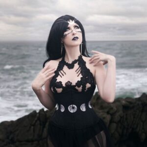 Lua Morales Instagram - Ensaio pra @saturninecorsets numa pegada que me agrada d  
Sempre quis fazer algo assim na praia ❤