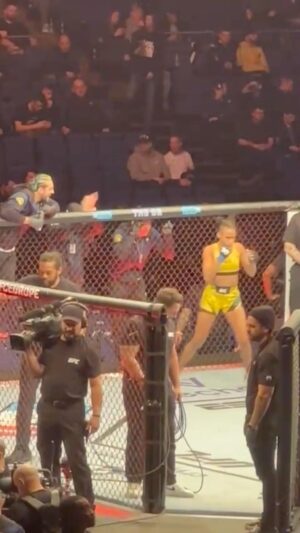 Luana Carolina Instagram - Quando finalmente você escuta a sua música de entrada e percebe que chegou a sua hora de colocar tudo que treinou em prática.
.🙅🏾‍♀️😁
#ufc #ufclondon #ufcbrasil #wmma #mma #luta #fight #fighter #dreads #wakandaforever #emicida #panteranegra