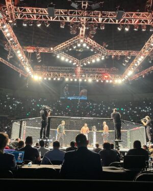 Luana Carolina Instagram - Em 2018, foi a primeira vez que fui a um evento como atleta do UFC, tinha acabado de ser contratada. 
Mas ver novamente em SP, recorde de público, casa cheia, foi muito especial também. Ainda mais em um card recheado de brasileiros que conquistaram seus contratos da mesma forma que eu conquistei em 2018 pelo Contender (8 lutadores que vieram do Contender). 
Nesse evento do último sábado, fui para assistir, mas logo logo eu vou anunciar minha próxima luta… 🙅🏾‍♀️😁

#ufc #ufcsp #ufcbrasil #luta #fight #wmma #wakandaforever