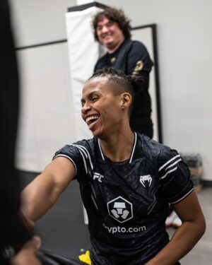 Luana Carolina Instagram - Quem me vê assim… 
Não sabe que também sou assim. Rararaar
Thanks @ufccutman 🙅🏾‍♀️👊🏾😁

Who sees me like this...
I don’t know that I’m like that too.😁✌🏾
 #ufc #ufcbrasilia #ufcvegas