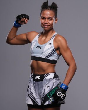 Luana Carolina Instagram - #tbtreta Esperando a próxima.🙅🏾‍♀️😎😁
Waiting for the next one.

@lucaslutkus 
@mickmaynard2 
#ufc #wmma #luta #fight