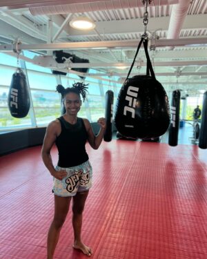 Luana Carolina Instagram - Primeiro treino do dia... agora falta pouco
Let's Bora 🙅🏾‍♀️ #teamludread 
.
.
#ufcvegas #ufc #ufcbrasil #wmma #muaythai #jiujitsu #dreads #wakanda