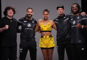 Luana Carolina Instagram - Que semana meus amigos, tive que fazer muitas escolhas no ano passado, escolhas difíceis, mas garças a Deus acredito que estou no caminho certo. Nessa luta já consegui colocar em prática mais o meu trabalho como atleta, executando os ensinamentos do meus professores, e mostrando ao mundo que a Luana Dread ainda não chegou no seu potencial máximo. Ainda não sou a lutadora que eu quero ser, mas vocês podem ter certeza que irei treinar muito para isso.
E muito obrigada a todos que de alguma forma colaboraram para que eu chegasse até esse momento.
🙅🏾‍♀️😁🤖🫰🏾

What a week my friends, I had to make a lot of choices last year, difficult choices, but thank God I believe I'm on the right path. In this fight I have already managed to put my work as an athlete into practice, implementing the teachings of my teachers, and showing the world that Luana Dread has not yet reached her maximum potential. I'm still not the fighter I want to be, but you can be sure that we will train hard for that.
And thank you very much to everyone who in some way helped me get to this moment.

#teamludread #ufc #ufcvegas #wmma
