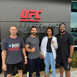 Luana Carolina Instagram - Começando o dia.😁✌🏾#sóbora 🚀
#ufc #ufcbrasilia #ufcvegas