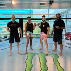 Luana Carolina Instagram - Começando o dia.😁✌🏾#sóbora 🚀
#ufc #ufcbrasilia #ufcvegas
