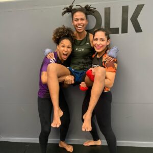 Luana Carolina Instagram - Muito obrigada meninas pelo desconforto. arrara
Vocês não sabem o quanto foram importantes para esse camp. Só bora.🙅🏾‍♀️🚀🚀😁

.
.
#ufc #ufcvegas #wmma #mma #muaythai #jiujitsu #wrestling #boxe