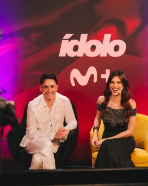 Luc Loren Instagram - Aprovecho esta desconexión del streaming de los @premiosidolo para enseñaros mi lookins y dar las gracias al universo por vivir esta experiencia tan gratificante. Espero que os esté gustando el directo en @movistarplus y el twitch de @iamcristinini 

Mi @jesuslafuente_ me ha vestido de @palomospain & @mansconceptmenswear & @alexsobronjewellery y el maquillaje y peluquería siempre a cargo de mi familia de @diorbeauty 

Me he puesto un faceup en la cara de collons porque me veía fatal y creo que así hasta me veo peor pero lo dejo subido. En el vídeo tenéis mi cara de verdad con filtros