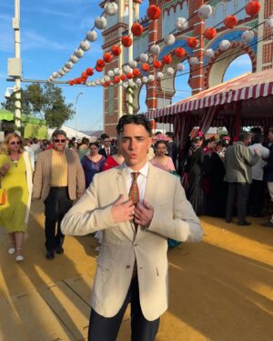Luc Loren Instagram - Mi primera feria que ilusión me hace esto✨ viva Sevilla 💃