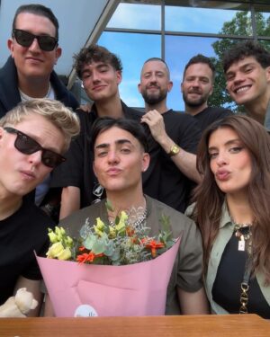 Luc Loren Instagram - Prometo sonreír mas en mis 34🎂❤️ merci @luzibombon