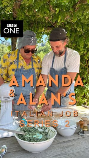 Luca Calvani Instagram - 🏡👨🏻‍🍳 Non avrei mai pensato che la mia passione per la cucina mi portasse addirittura sulla BBC! E così quest’estate ho avuto l’opportunità di fare i ravioli con Alan Carr  @chattyman. 
Alan è così divertente e abbiamo trascorso insieme dei momenti davvero piacevoli. E non importa quello che dice, i ravioli sono venuti benissimo. Grazie Alan! Quando mi insegnerai la tua ricetta di famiglia per un Fry Up?
🇬🇧🥟🧑🏻‍🍳🏡❤️
I never would have thought that my passion for cooking would even take me to the BBC! And so this summer I had the opportunity to make ravioli with Alan Carr aka @chattyman.
Alan is so much fun and we had such a lovely time together. And no matter what he says the ravioli came out great. Thanks Alan! When are you teaching me your family recipe for a Fry Up?

#bbc #food #ravioli #cucinaitaliana🇮🇹 #tuscany #bbciplayer #amandaandalan #italian #italianjob
