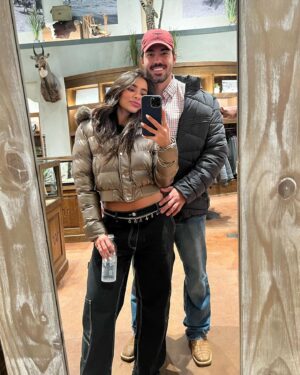 Luca Ferrari Instagram - Finalizando   1 viagem incrível ao lado da minha companheira! Te amo! E que possamos seguir trabalhando & curtindo nossa vida todos os dias assim juntos! #luademelinfinita #deusnosguiesempre