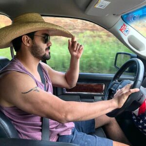 Luca Ferrari Instagram - Já com saudades da Bahia e do chapelão que virou oferenda 🤦🏻‍♂️ kkkk  #morrodesaopaulo #bahia #chapeudepalha