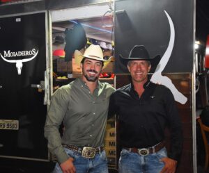 Luca Ferrari Instagram - Juntos sempre 🙏🏼 #osmoiadeiros #caldascountry #camarotebrahma