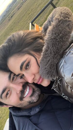 Luca Ferrari Instagram - De um beijo “despretensioso” no escritório da @osmoiadeirosoficial pra minha vida! Obrigado meu amor por alegrar meus dias, por ser companheira, por cuidar do nosso lar e dos fi tão bem! Sou seu fã, torço e acredito em você!!! Que hoje você possa lembrar cada dia mais de tudo que eu já te disse! Parabéns, te amo muito! Que todos os seus sonhos e até os que não imaginou se realizem, obrigado por topar ir pro mundo comigo! Felicidades minha linda 🙏🏻❤️