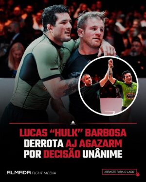 Lucas Barbosa Instagram - HULK ESTÁ DE VOLTA! 💪

Lucas Hulk (@lucasbarbosajj) não deu chances ao americano AJ Agazarm no Pit Submission Series 5! 🔥

O atleta da Atos teve um desempenho dominante e garantiu a vitória por decisão.

Hulk retornou de lesão e estreou com vitória na organização. O cara voltou com tudo, hein? 👏

🎥 @karatecombat 

#karatecombat #pitsubmissionseries #lucashulk #atos #grappling #jiujitsu #bjj #luta #fight #oss #faixapreta #blackbelt #almadafightmedia