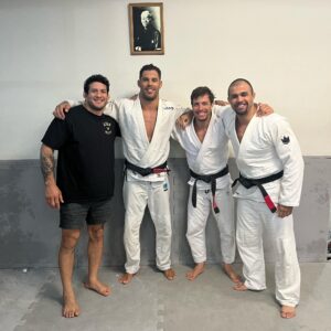 Lucas Barbosa Instagram - Treinão irado com meus irmãos 

Obrigado pela vibe 

Osss