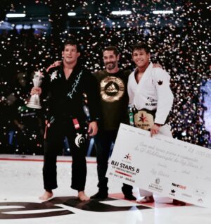 Lucas Barbosa Instagram - Tava arrumando meus troféus e encontrei esses aqui. Foram várias guerras no @bjjstarsoficial 👊🏆 
-
Mês que vem tenho uma luta marcada, em breve vou anunciar… Quem consegue adivinhar a organização? 👀

I was organizing my trophies and found these here. Good battles at @bjjstarsoficial 👊🏆
-
Next month I have a fight scheduled, I will announce soon… Who can guess the organization? 👀

@atosjiujitsunw @atosbjjondemand @electrum_performance @elevarsalud @coachrobriverbendbjj #bjj #jiujitsu #fighter
