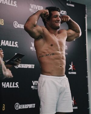 Lucas Barbosa Instagram - #TheHulkShow X @bjjstarsoficial 🚨

ISSO MESMO. ESTAMOS DE VOLTA! Em breve estarei anunciando meu adversário. Alguém consegue adivinhar quem? 🍿
-
#bjj #jiujitsu #wrestling #nogi #thehulkshow #fighter #ibjjf
