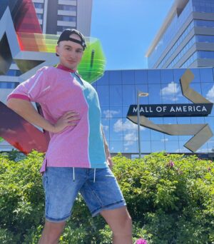 Lucas Cruikshank Instagram - time to shop til we drop, ladies
