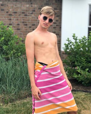 Lucas Cruikshank Instagram - welcome to the baddie thot water park international™