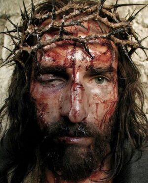 Lucas Pavanato Instagram - Queres saber o tamanho do nosso pecado? Olhe para cruz. Custou um Deus crucificado.

E o nosso valor, queres saber? Olhe para cruz. Valemos um Deus crucificado.

“Ele se humilhou, tornando-se obediente até a morte, e morte de cruz.”

‭‭Filipenses‬ ‭2‬:‭8