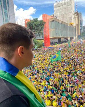 Lucas Pavanato Instagram - A manifestação foi gigante, estamos ao lado do Presidente Bolsonaro e a direita está mais unida do que nunca.

Isentões e esquerdistas podem chorar!