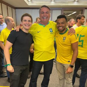 Lucas Pavanato Instagram - Uma honra estar ao seu lado mais uma vez @jairmessiasbolsonaro 🫡🇧🇷