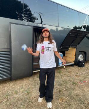 Lucas Taupin Instagram - J’ai obtenu en exclu les prochaines dates de tournée que mon label voulait vous cacher..😡